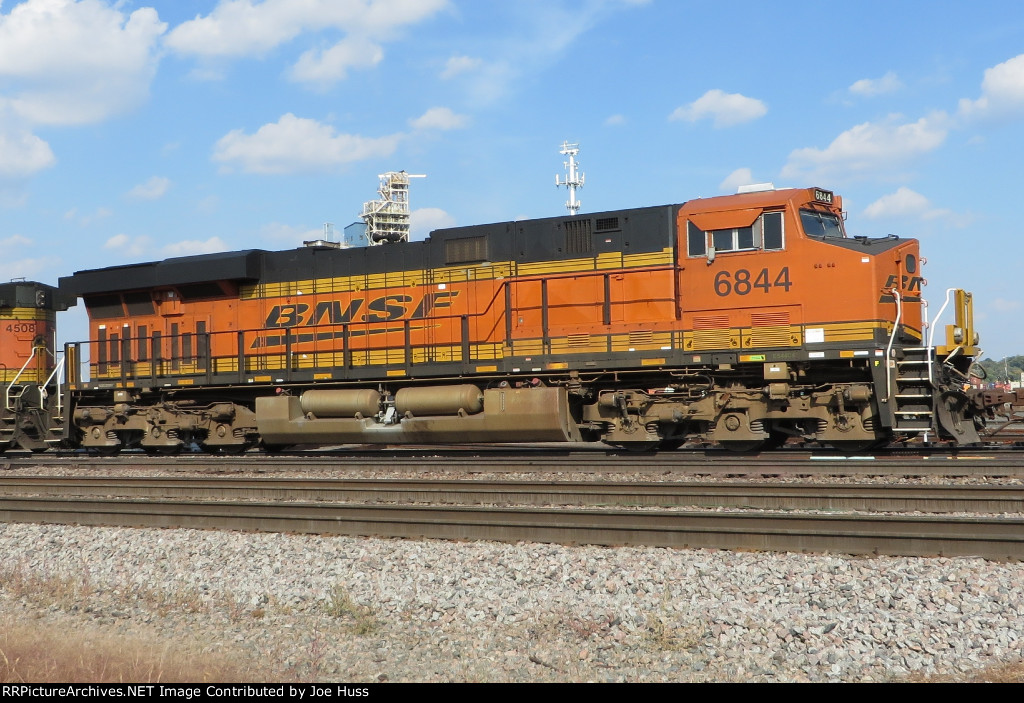 BNSF 6844